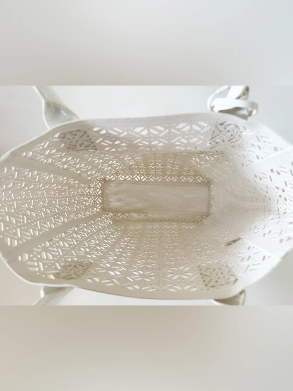 Tory Burch Tote Bag Laser-Cut PVC Geometric Carry-all White Casual Beach
